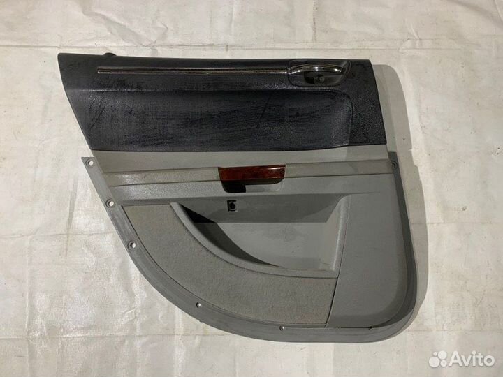 Обшивка двери задняя левая Chrysler 300C
