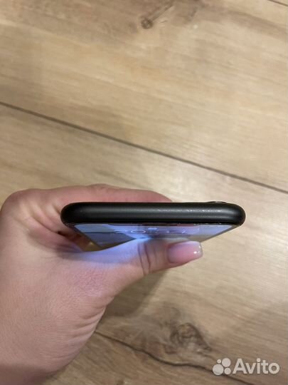 Телефон iPhone 11