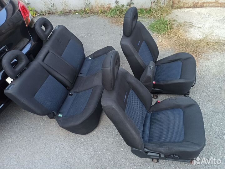 Комплект сидений Mitsubishi Airtrek Outlender