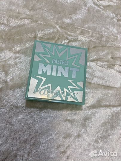 Палетка теней huda beauty pastels mint