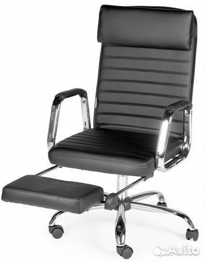 Компьютерное кресло с подставкой для ног