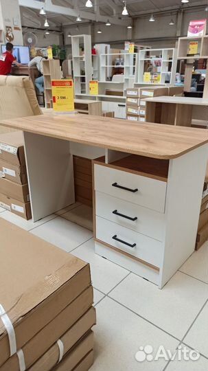 Компьютерный стол как IKEA новый