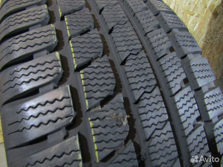 Kumho I'Zen KW27 225/40 R18