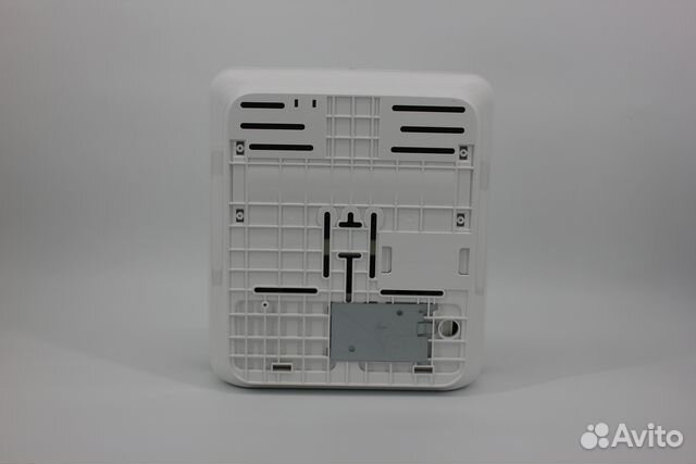 Диспенсер для полотенец в рулонах Tork H1 сенсор