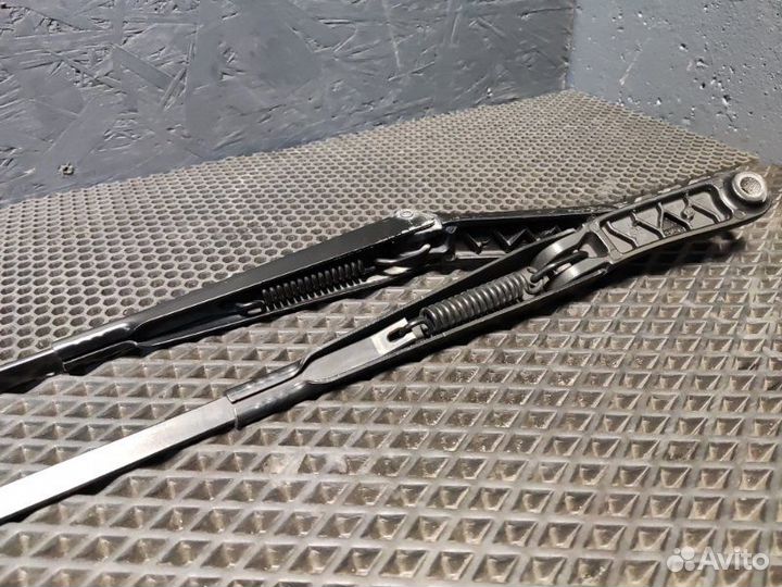 Поводок стеклоочиститель передний Audi A6 C7 cdnb