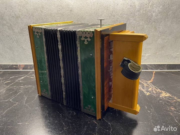 Гармонь Саратовская