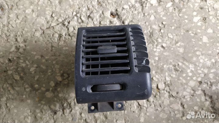 Дефлектор правый Опель вектра б