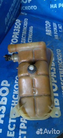 Бачок расширительный Mercedes-Benz W124 седан