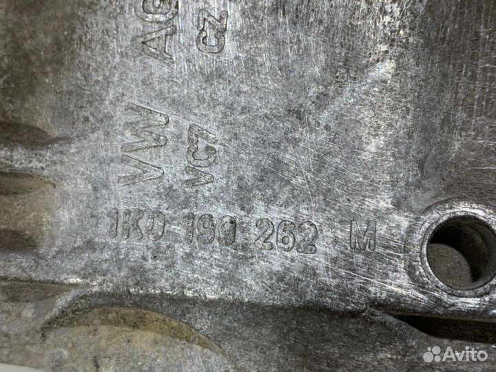 Опора двигателя правая Skoda Octavia A5