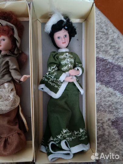 Кукла фарфоровая