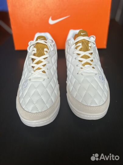 Футзалки Nike Tiempo Ronaldinho R10