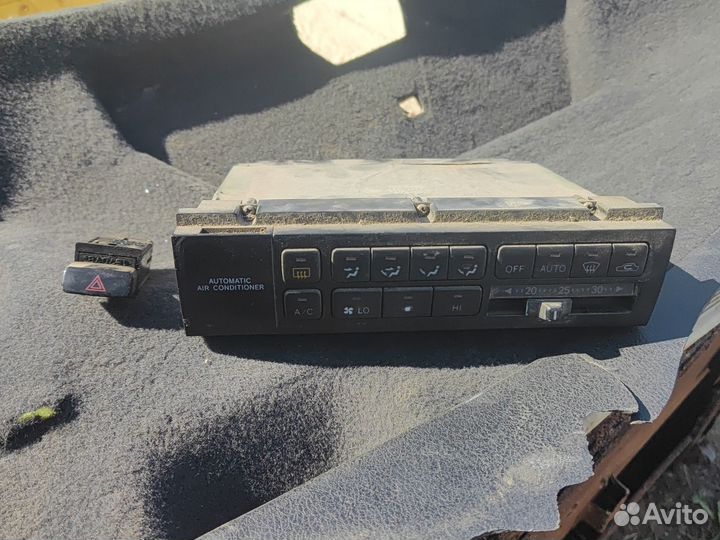 Блок климат контроль Toyota crown 141
