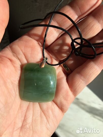 Кулон нефрит