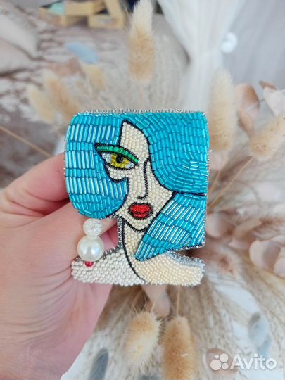 Брошь ручной работы девушка