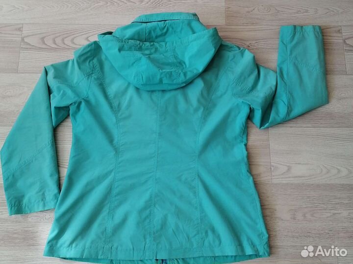 Ветровка женская