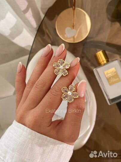 Серьги цветы кристаллы цвет золото с жемчужиной