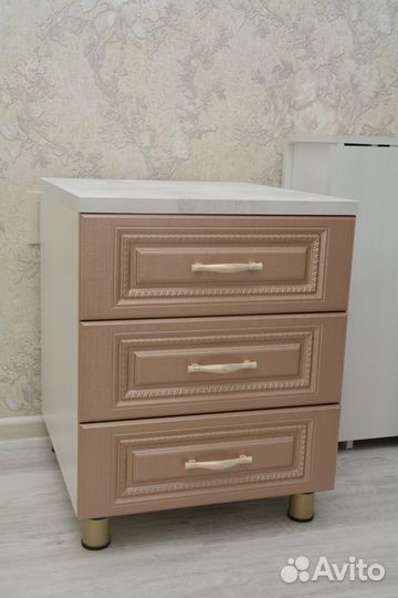 Тумба с 3 ящиками