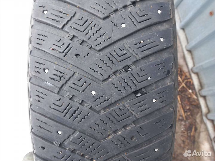 Goodyear Ultra Grip Ice Arctic 2 SUV 215/70 R16