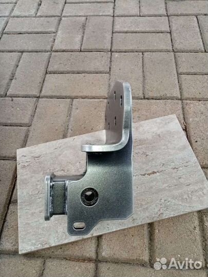 Продам фаркоп Лексус LX450-570