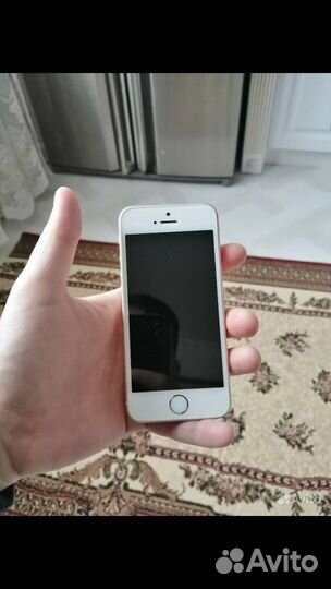 iPhone SE, 32 ГБ