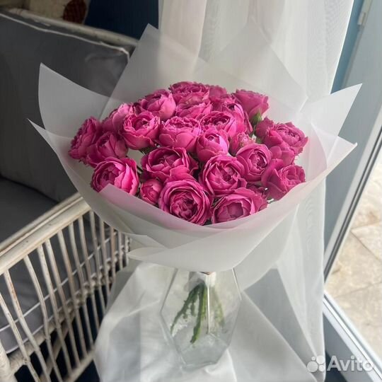 Букет из кустовых пионовидных роз 