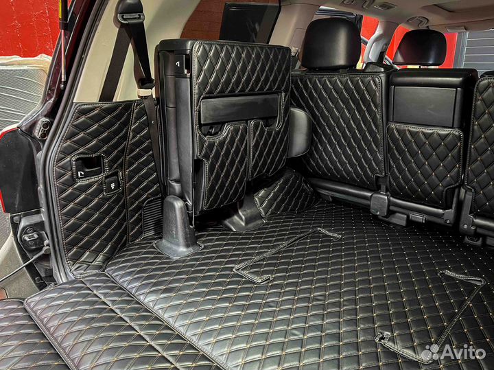 3D коврики в багажник Toyota Land Cruiser 200