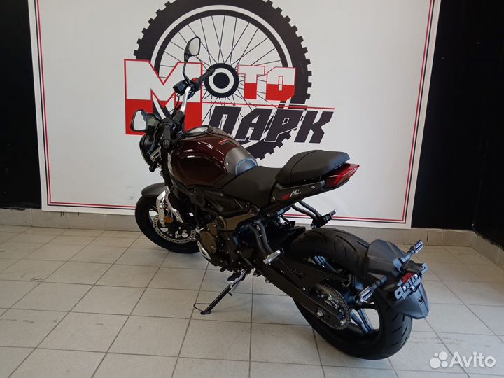 Мотоцикл Voge 300 AC