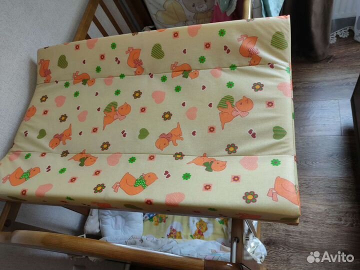 Пеленальная доска на кроватку