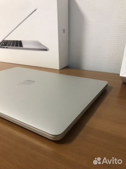 MacBook pro 13 2020 i7 16 512