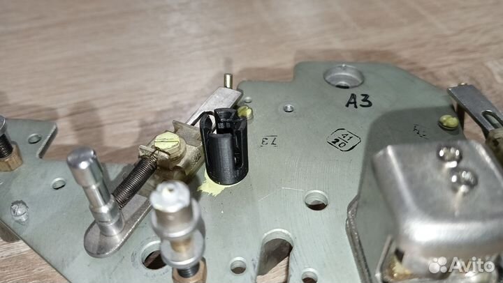 Фиксаторы крышки блока головок Олимп 004