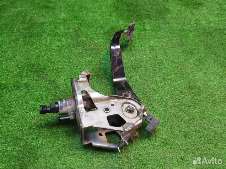 Педаль сцепления Kia Ceed JD G4FA 2013