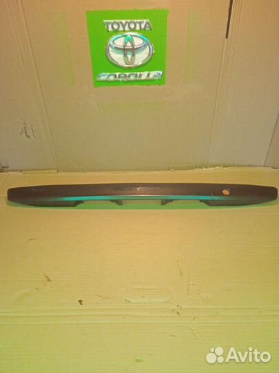 Молдинг багажника Тойота Королла 150