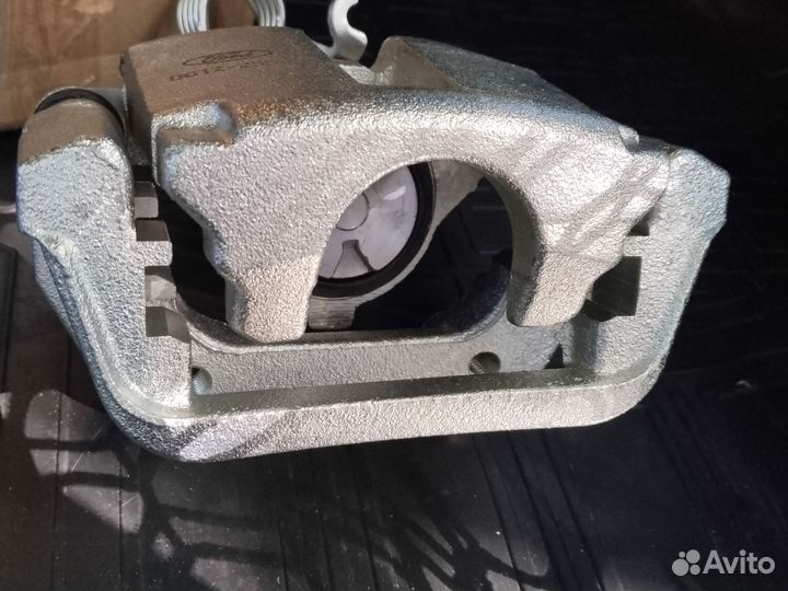 Левый суппорт на ford explorer 5