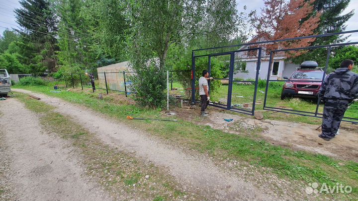 Забор для дачного участка на сваях