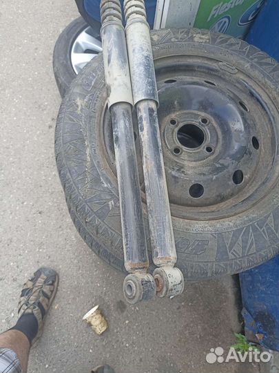 Renault logan1 2012 г амортизаторы б.у