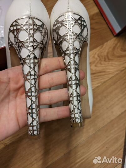 Туфли белые кожаные