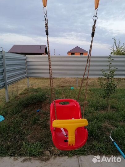 Качелях детская