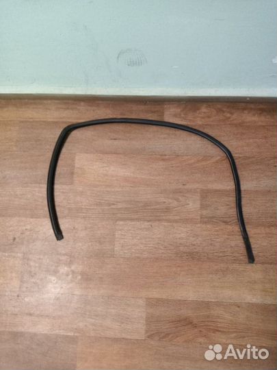 Уплотнитель стекла двери задний правый Volkswagen