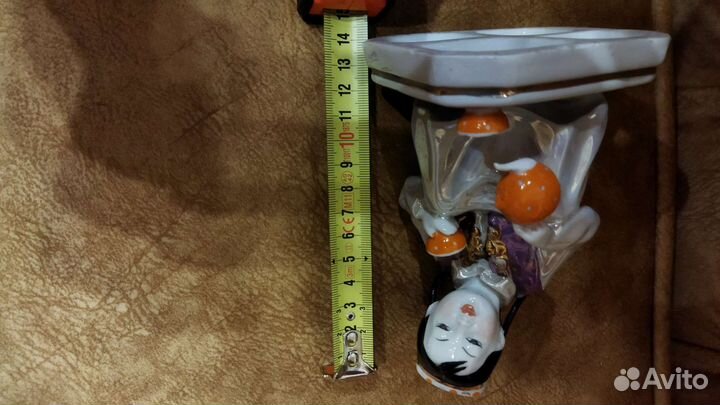 Статуэтка. Фарфоровая фигурка 