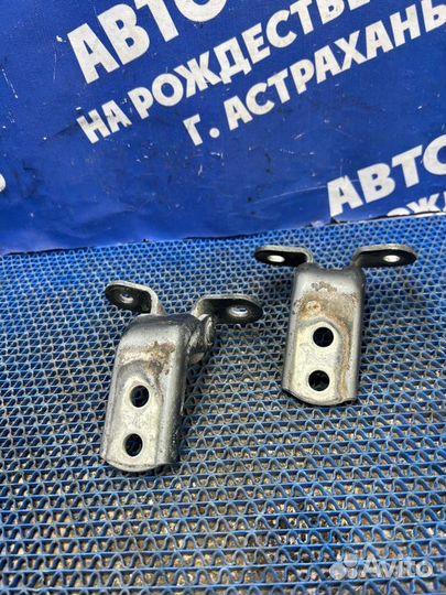 Петля двери Toyota Sprinter седан 1994