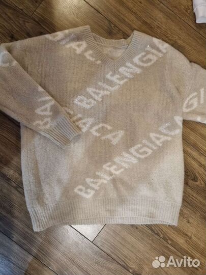 Balenciaga джемпер бежевый