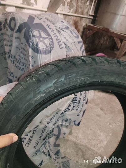 Pirelli Ice Zero 2 245/40 R19 98H