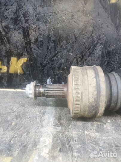 Привод задний левый mercedes Benz E 210