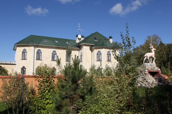 Коттедж 1500 м² на участке 52 сот.