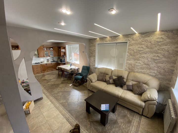 Дом 204,8 м² на участке 8,5 сот.