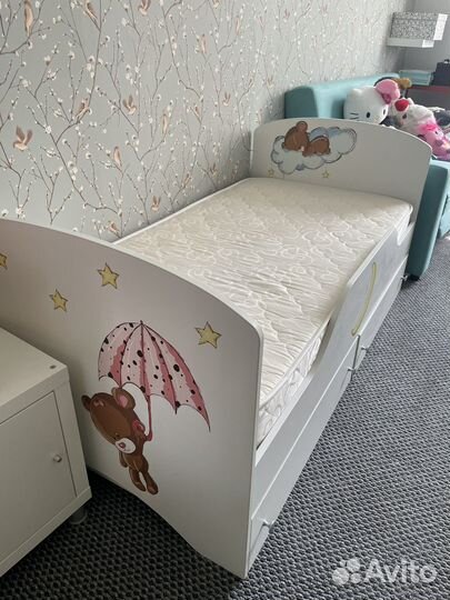 Комплект детской мебели: кровать, матрас и комод