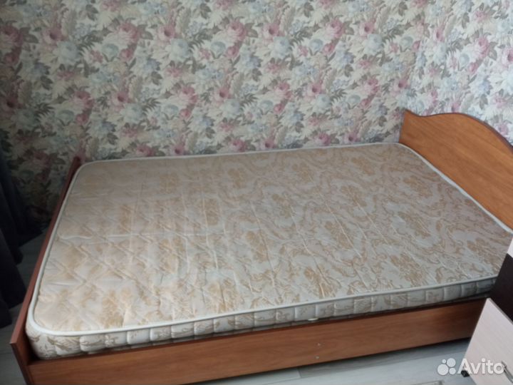 Кровать