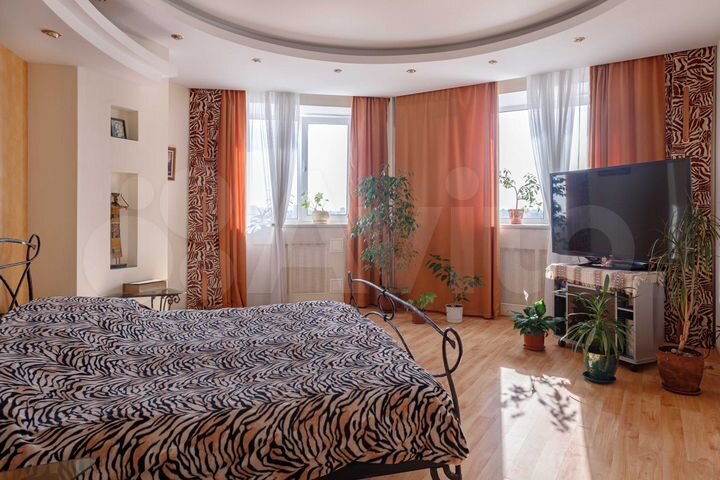 3-к. квартира, 107 м², 8/10 эт.