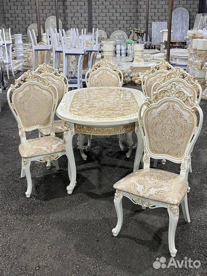 Стол и стулья новые