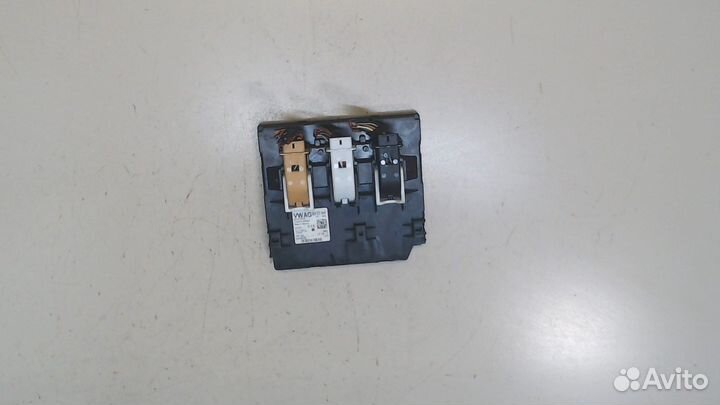 Блок управления бортовой сети Volkswagen Jetta 6